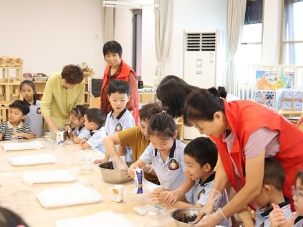 无锡市和鸣幼儿园：双节同庆，让大爱与小爱撞个满怀