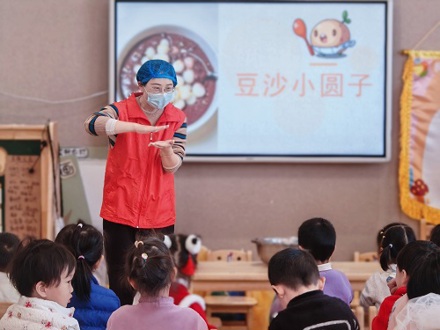 无锡市和鸣幼儿园：小圆子搓出大温暖 ————和鸣幼儿园“学联体”家园共育活动温情记录